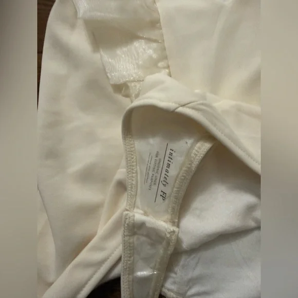 NWT Intimately Free People Ivory Ruffle Bodysuit Size Large - Picture 4 of 5